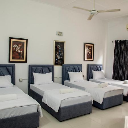Funk Bunks - By The Lake Kandy Extérieur photo