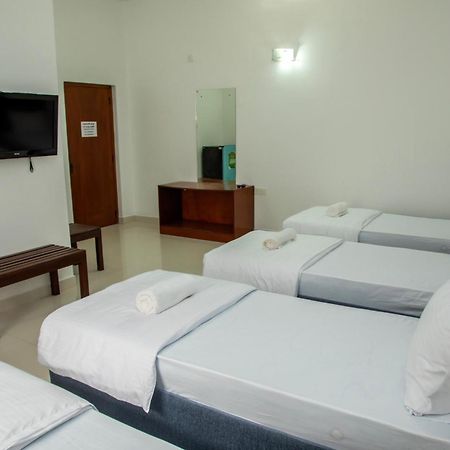 Funk Bunks - By The Lake Kandy Extérieur photo