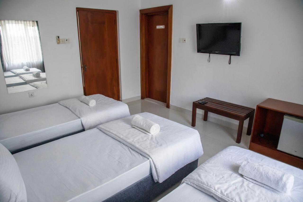 Funk Bunks - By The Lake Kandy Extérieur photo