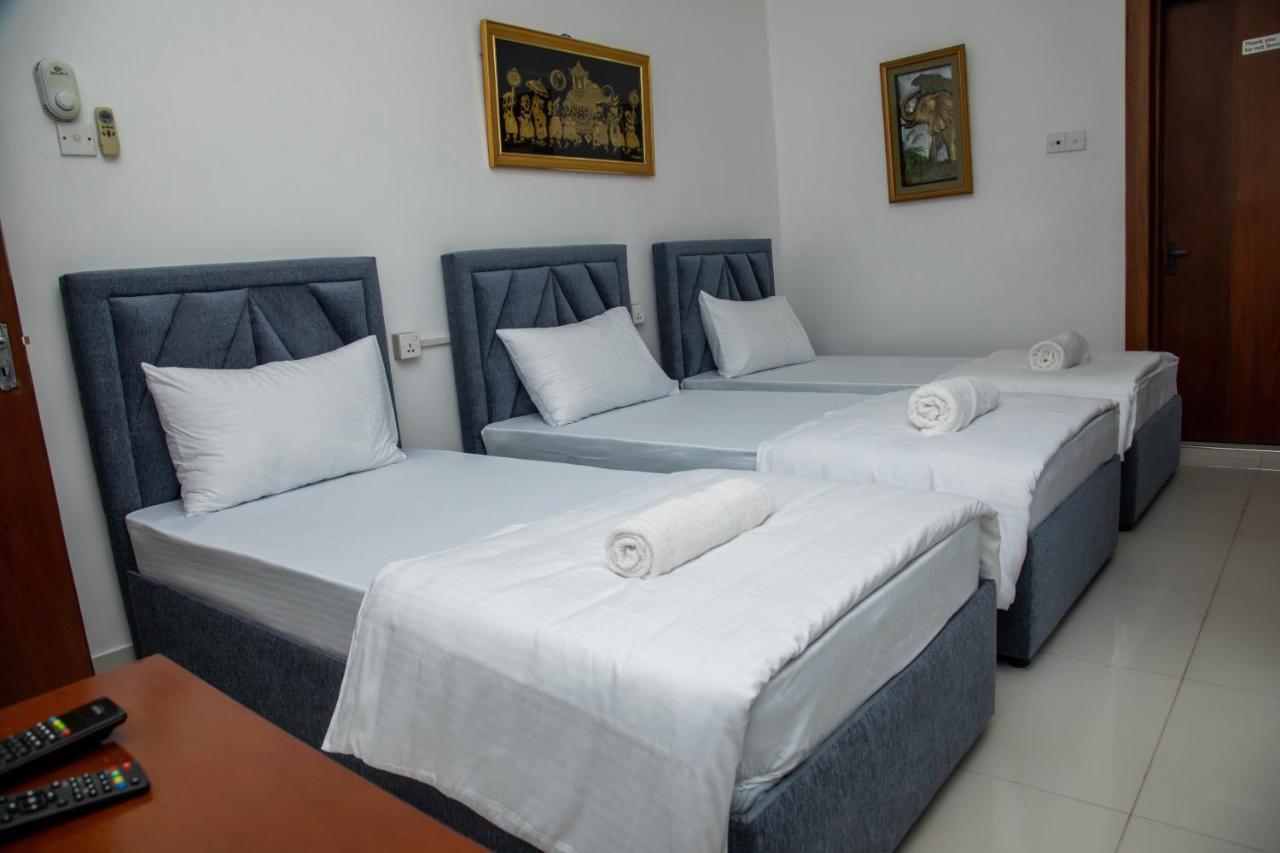 Funk Bunks - By The Lake Kandy Extérieur photo