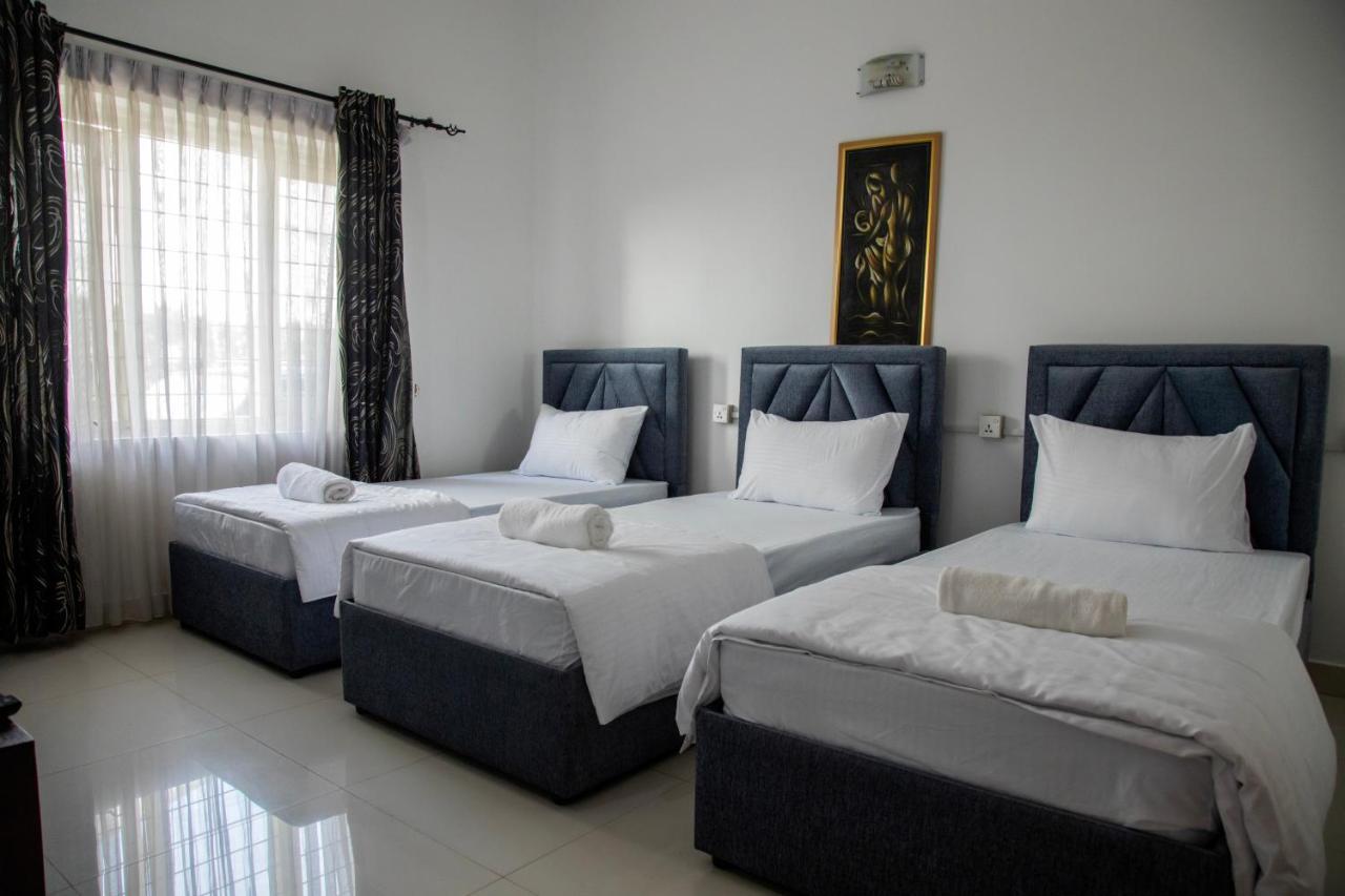 Funk Bunks - By The Lake Kandy Extérieur photo