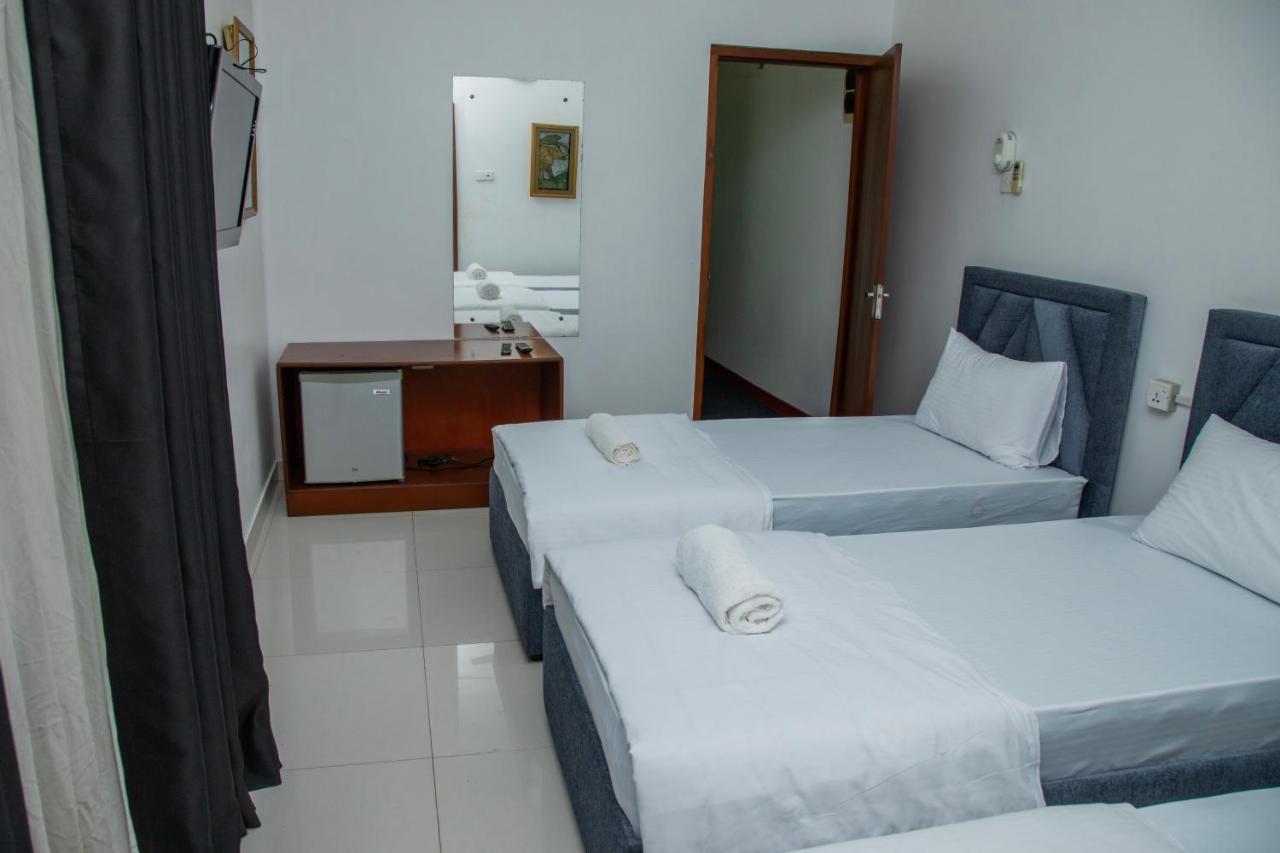 Funk Bunks - By The Lake Kandy Extérieur photo