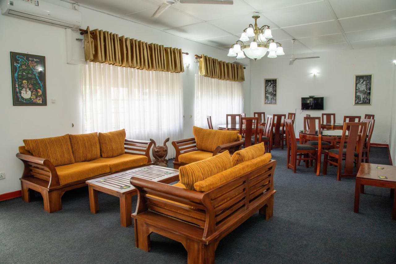 Funk Bunks - By The Lake Kandy Extérieur photo
