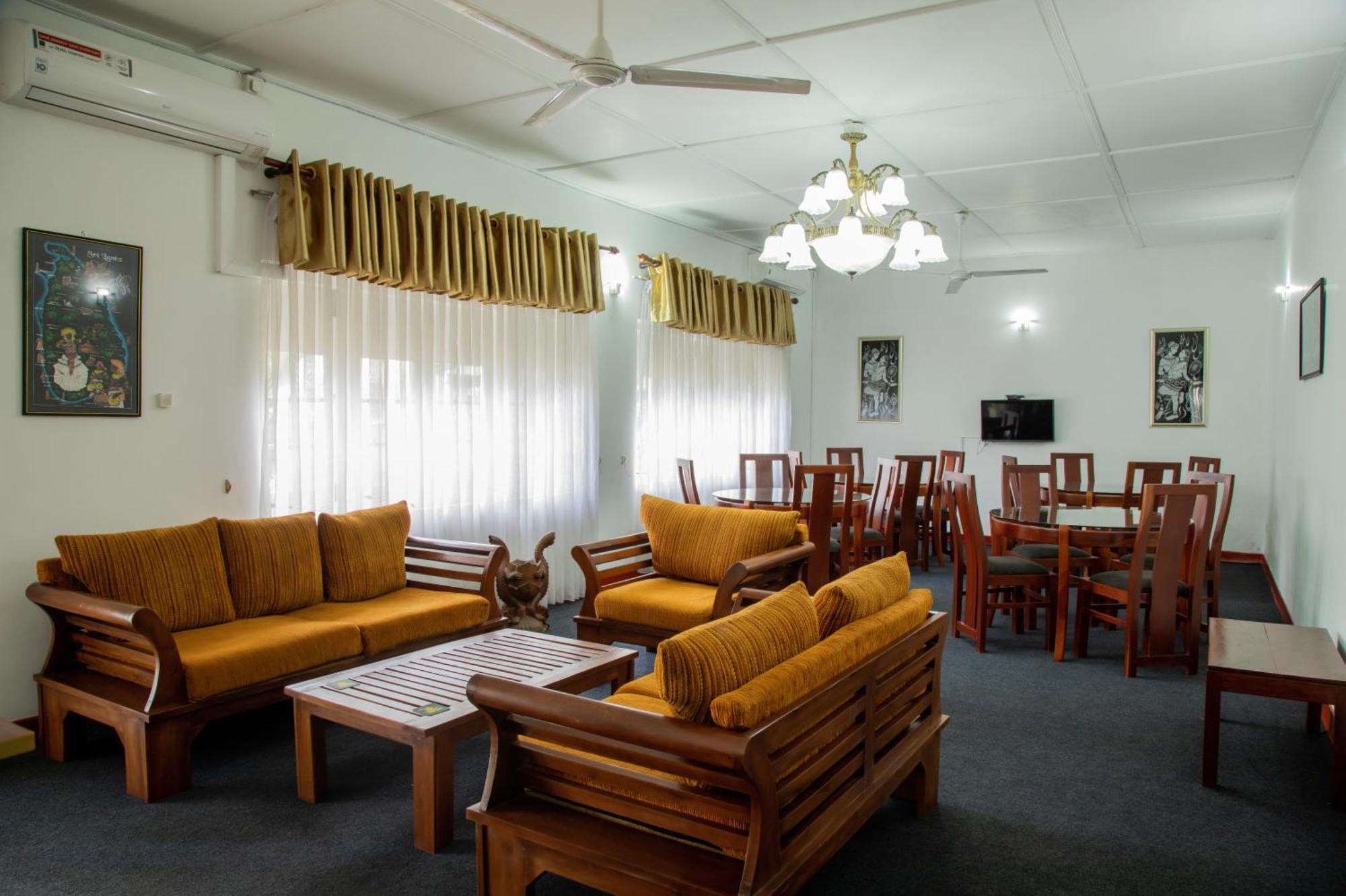 Funk Bunks - By The Lake Kandy Extérieur photo